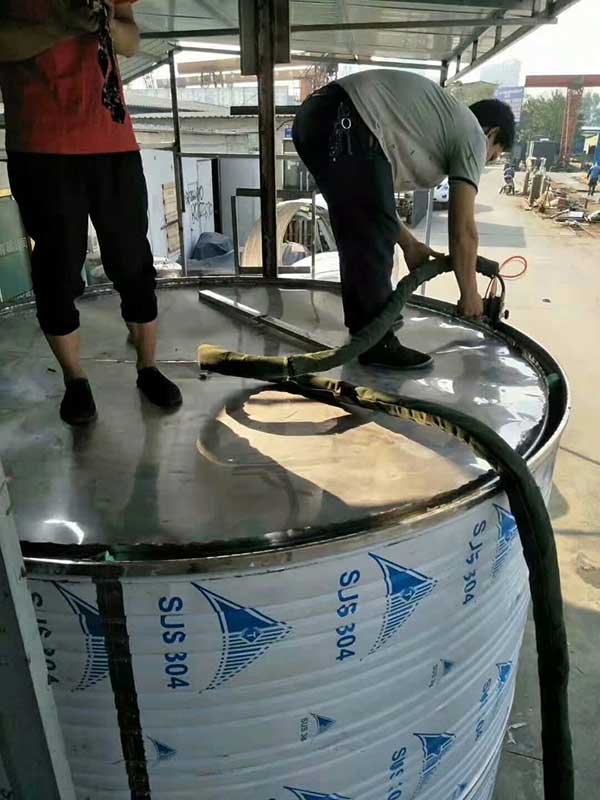 不銹鋼水箱保溫模塊用聚氨酯填充怎么樣 用哪種噴涂機(jī)(圖1) 不銹鋼水箱保溫模塊用聚氨酯填充